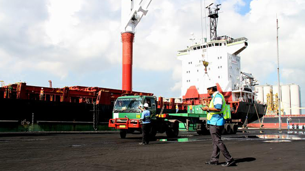 004453_433103_pelabuhan_tanjung_perak_humas