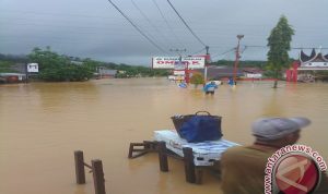 -hkti-kumpulkan-donasi-untuk-korban-banjir-riausumbar-