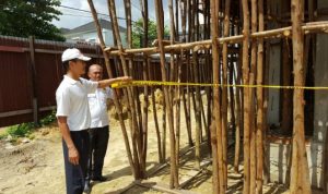 petugas-satpol-pp-pekanbaru-menyegel-sebuah-bangunan_20170308_114728